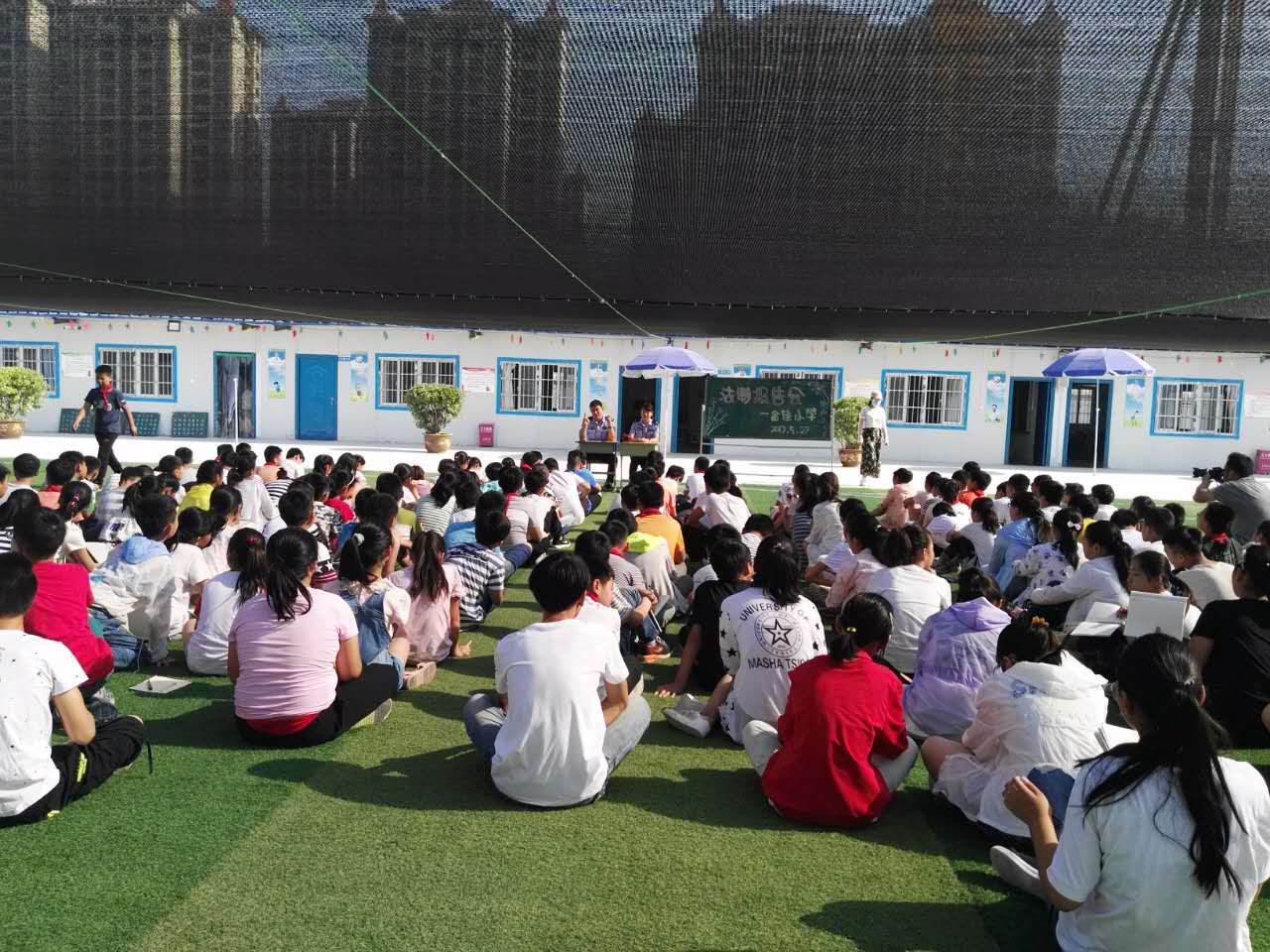 學生聽得津津有味 學生聽得津津有味